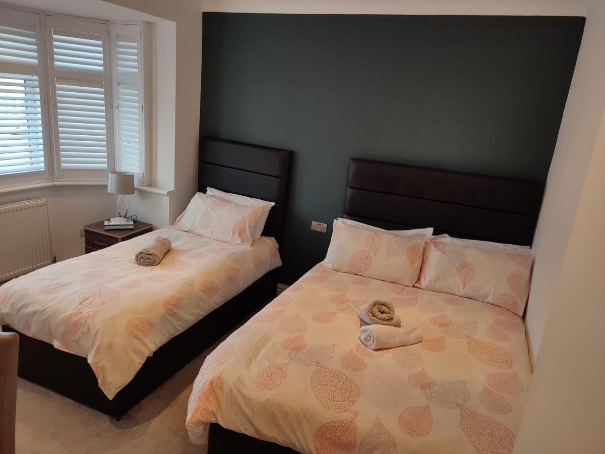 Apple House Wembley Hotel Барнет Екстериор снимка