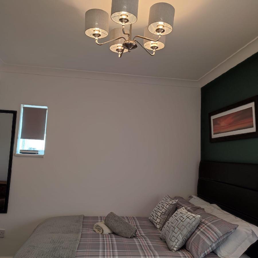 Apple House Wembley Hotel Барнет Екстериор снимка