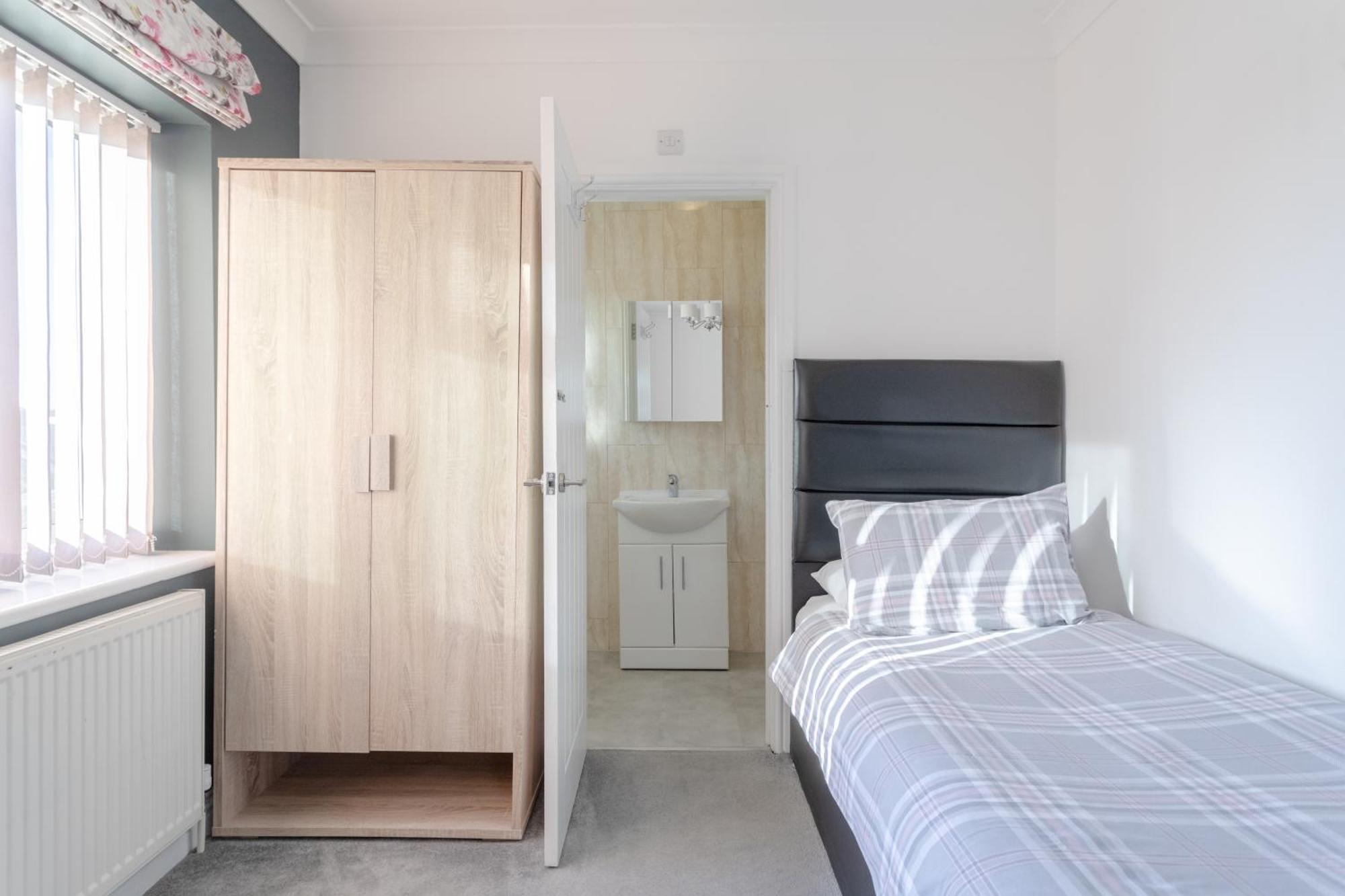 Apple House Wembley Hotel Барнет Екстериор снимка