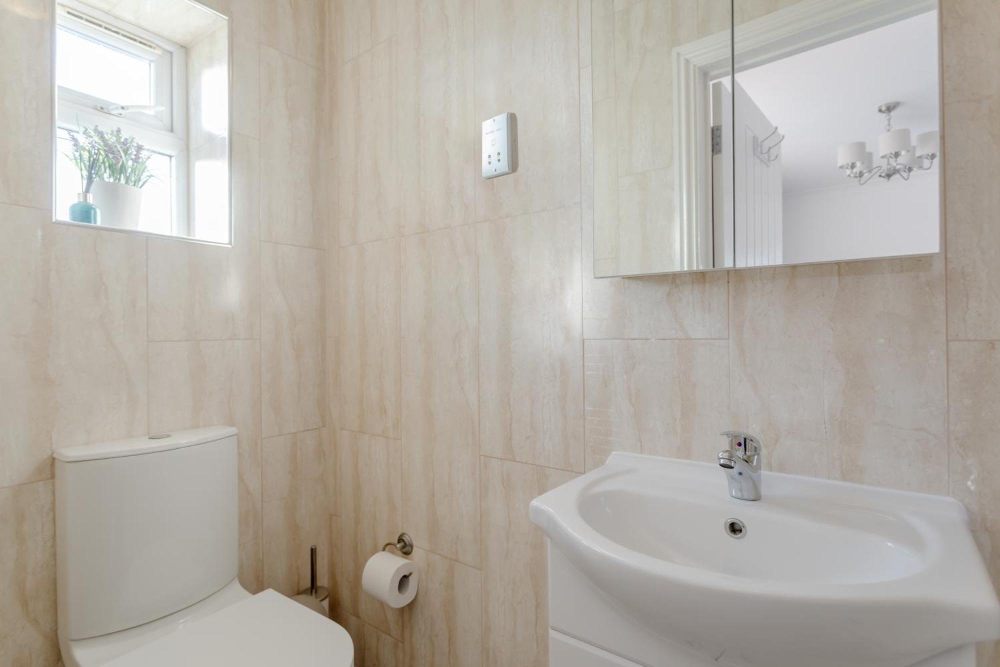 Apple House Wembley Hotel Барнет Екстериор снимка
