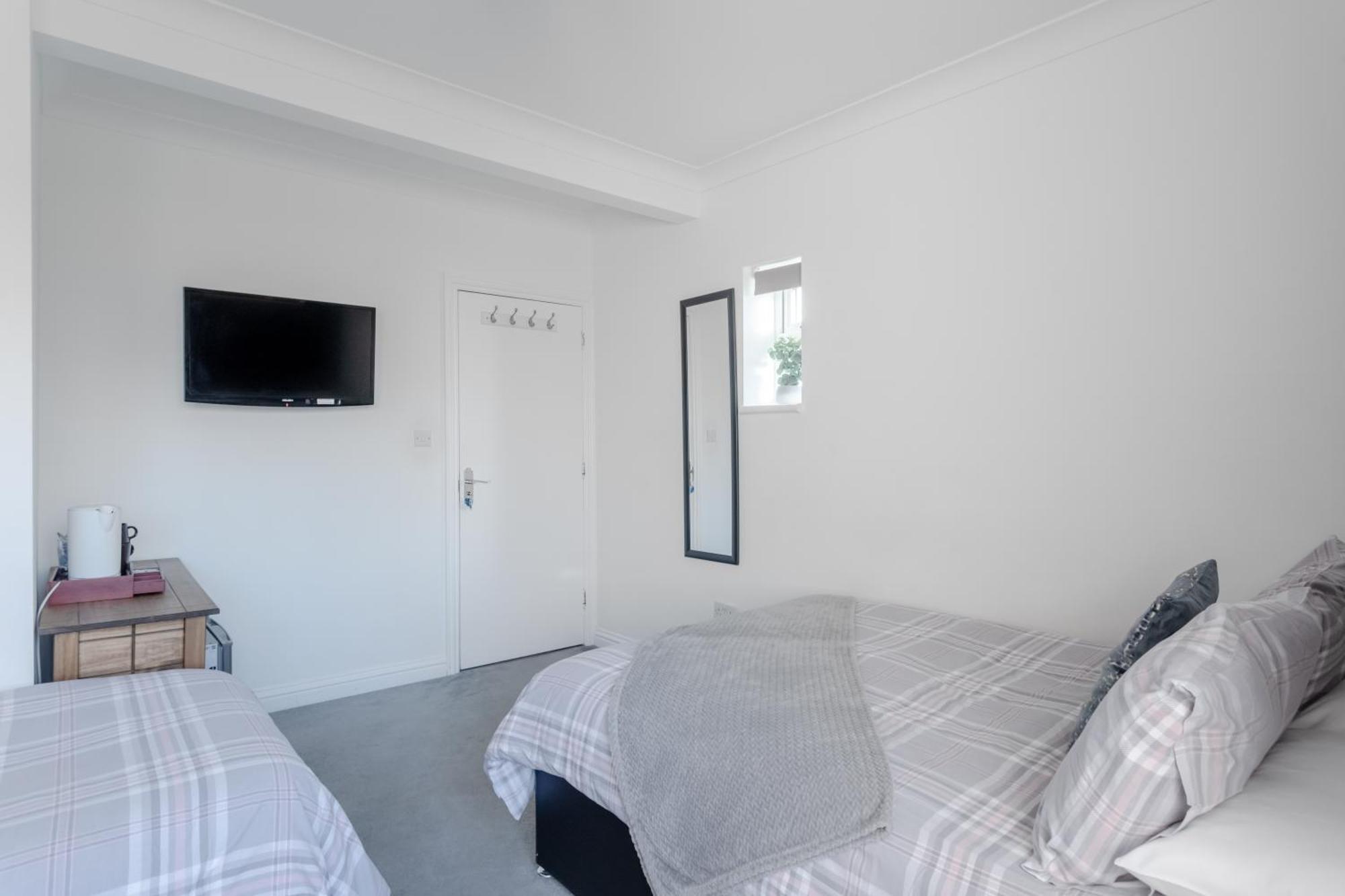 Apple House Wembley Hotel Барнет Екстериор снимка