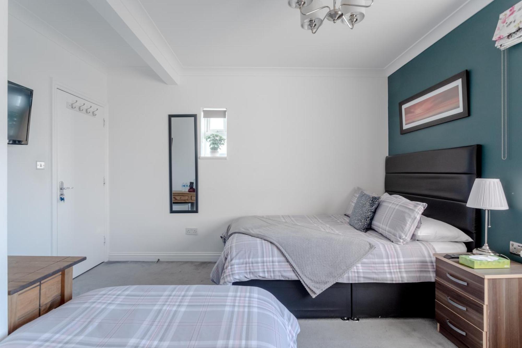 Apple House Wembley Hotel Барнет Екстериор снимка