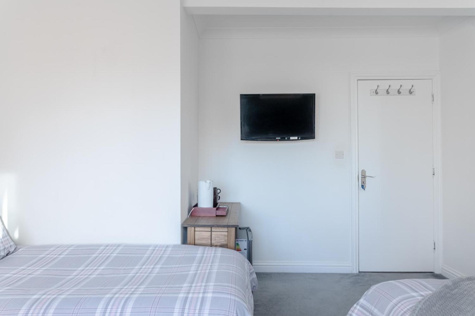 Apple House Wembley Hotel Барнет Екстериор снимка