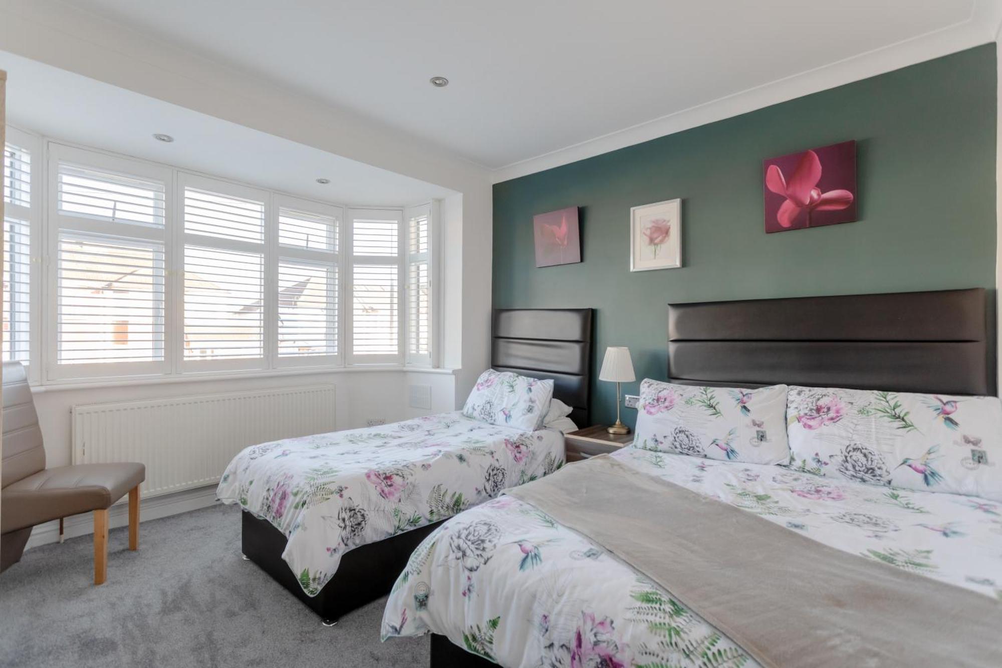 Apple House Wembley Hotel Барнет Екстериор снимка