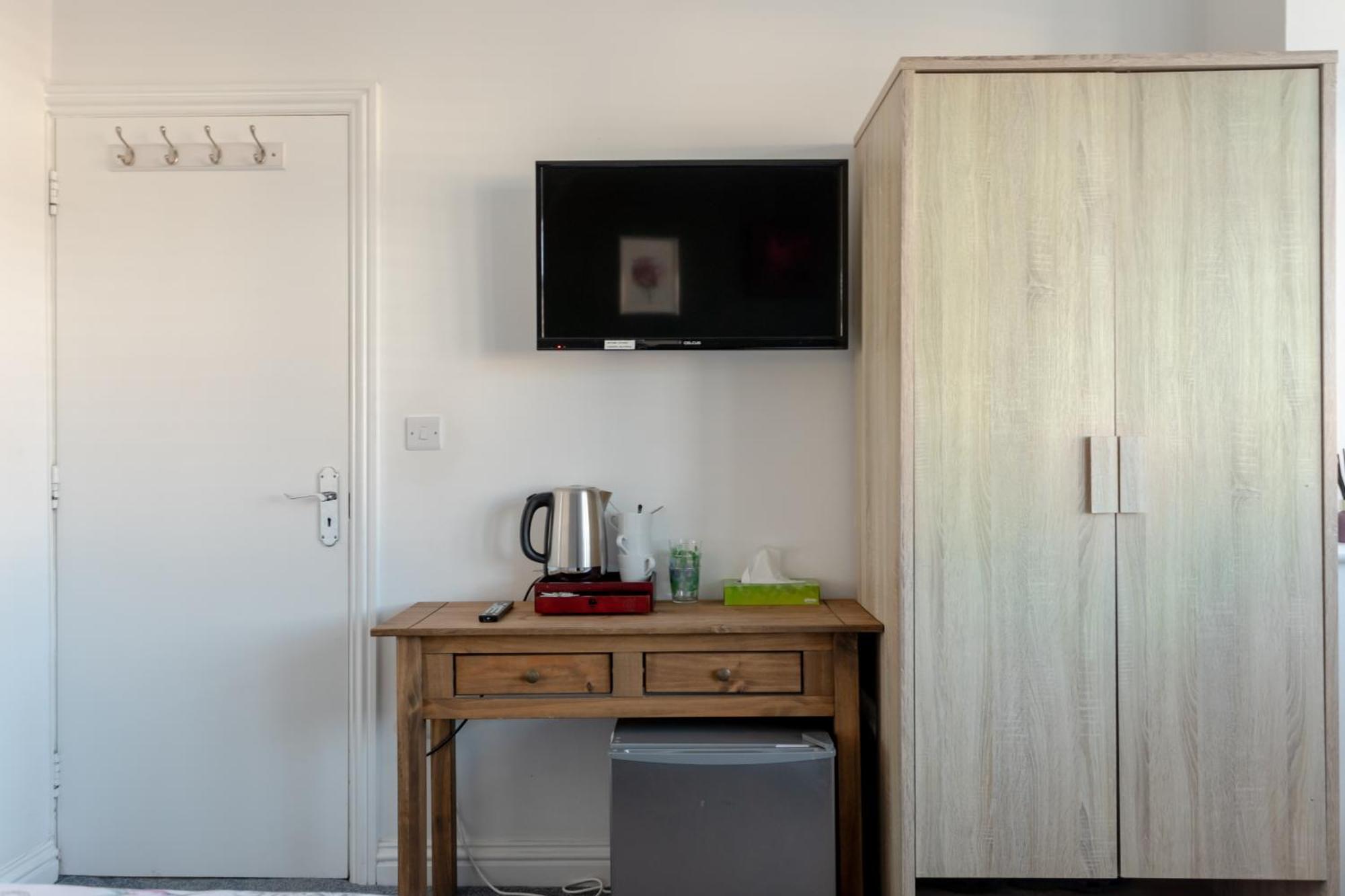 Apple House Wembley Hotel Барнет Екстериор снимка