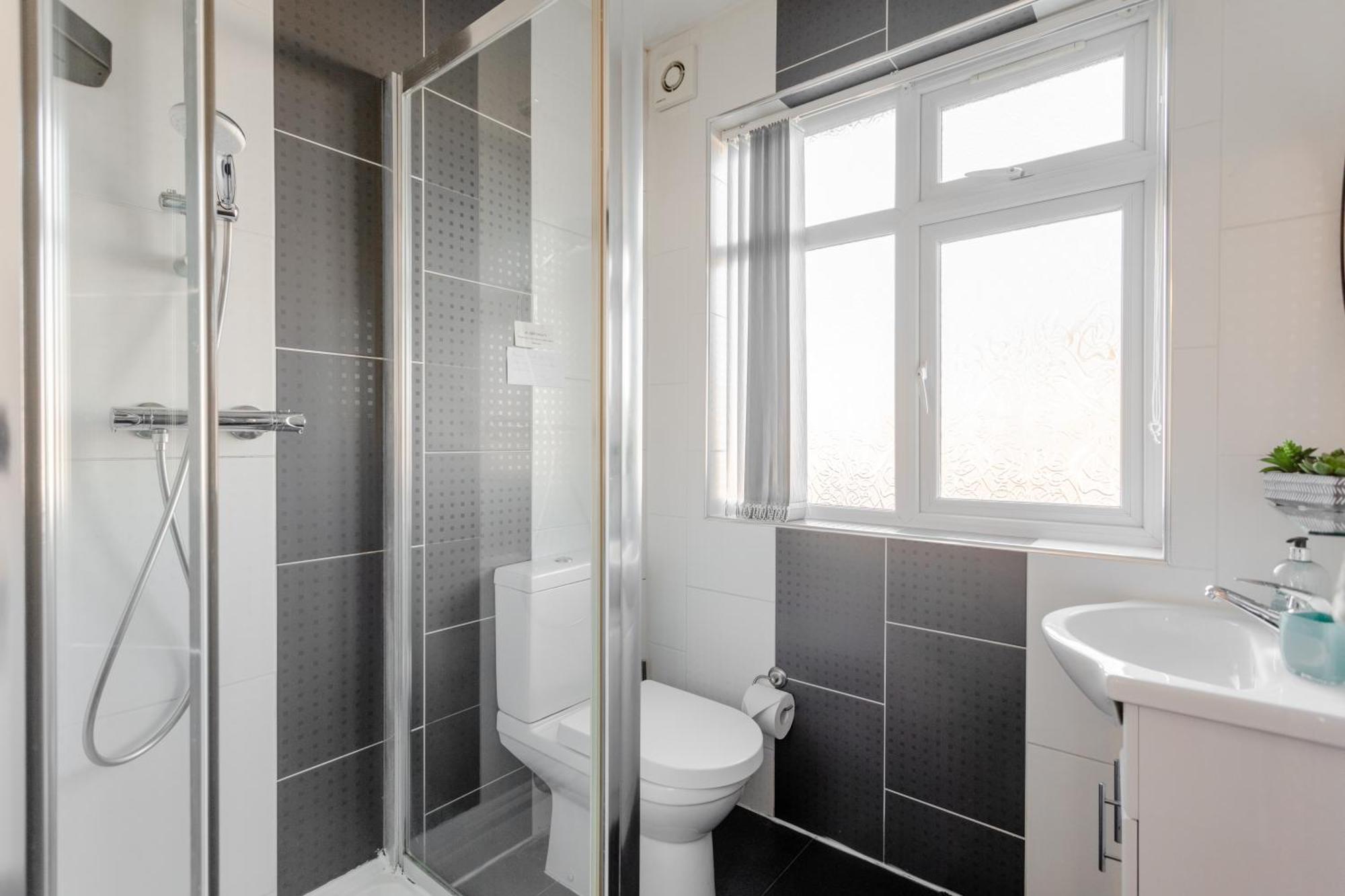 Apple House Wembley Hotel Барнет Екстериор снимка