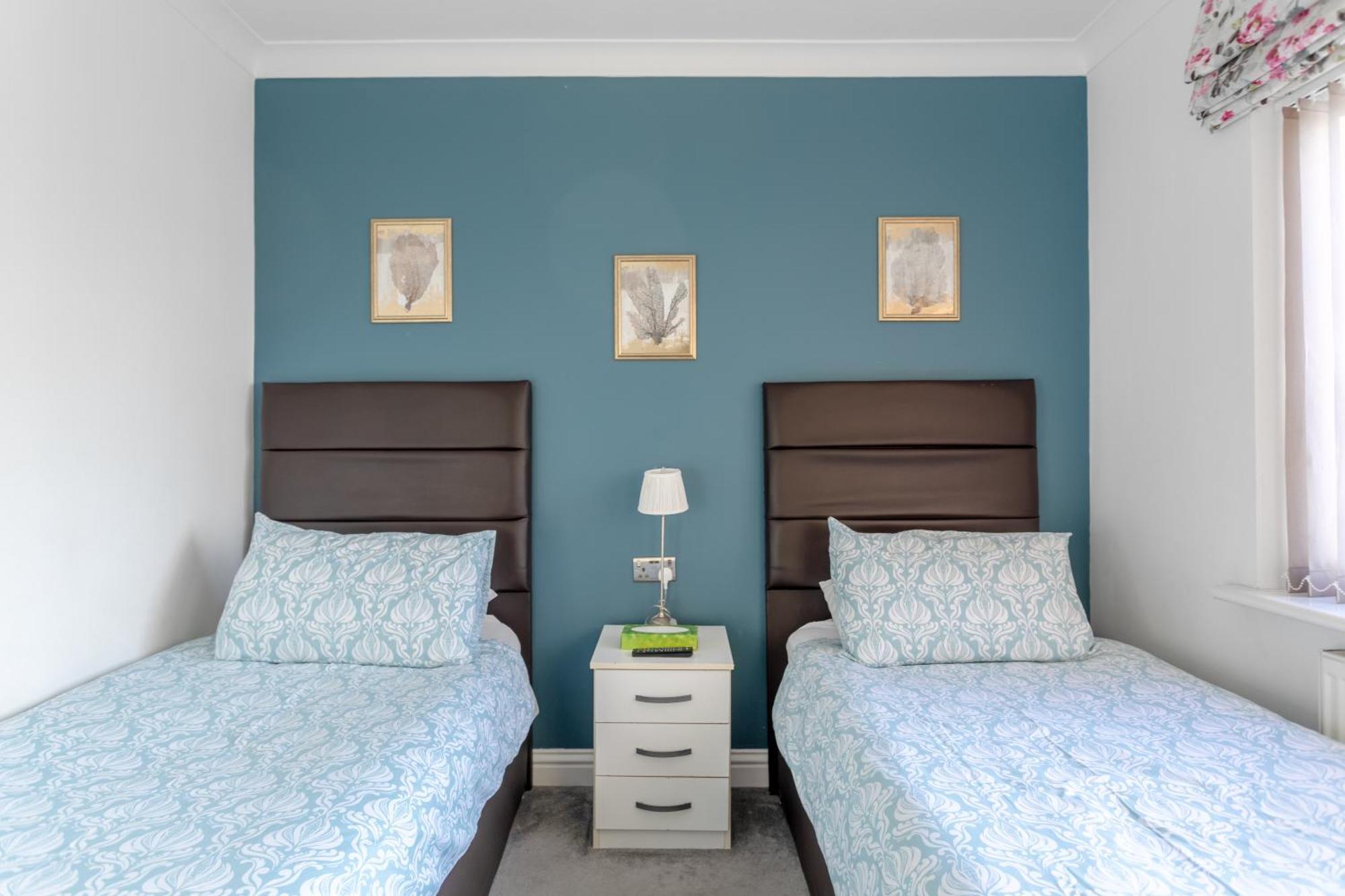 Apple House Wembley Hotel Барнет Екстериор снимка
