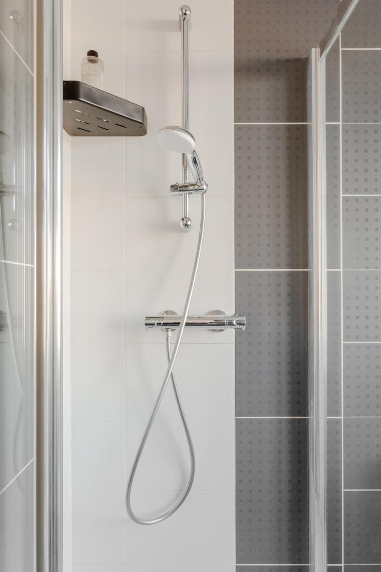 Apple House Wembley Hotel Барнет Екстериор снимка