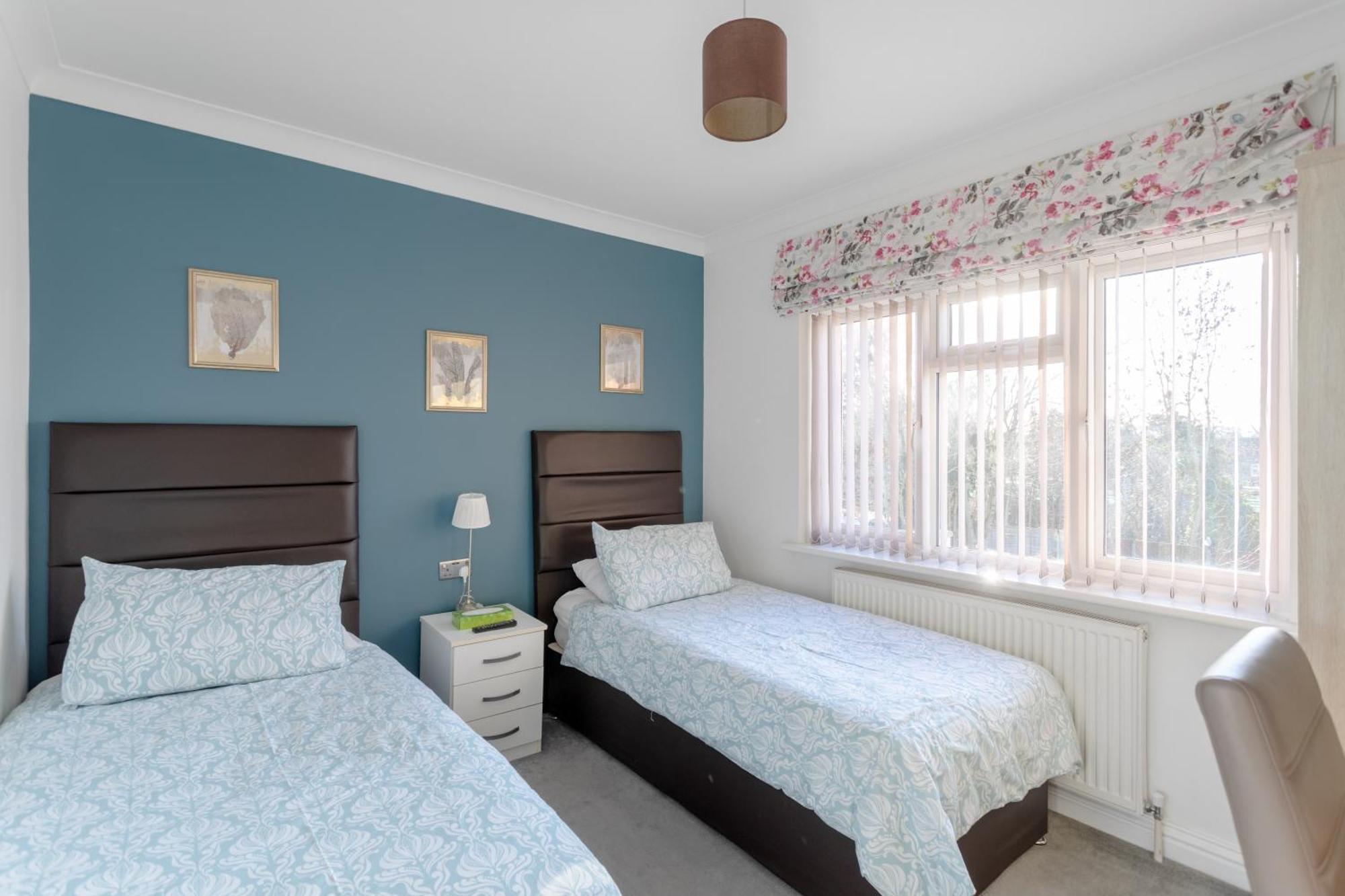 Apple House Wembley Hotel Барнет Екстериор снимка