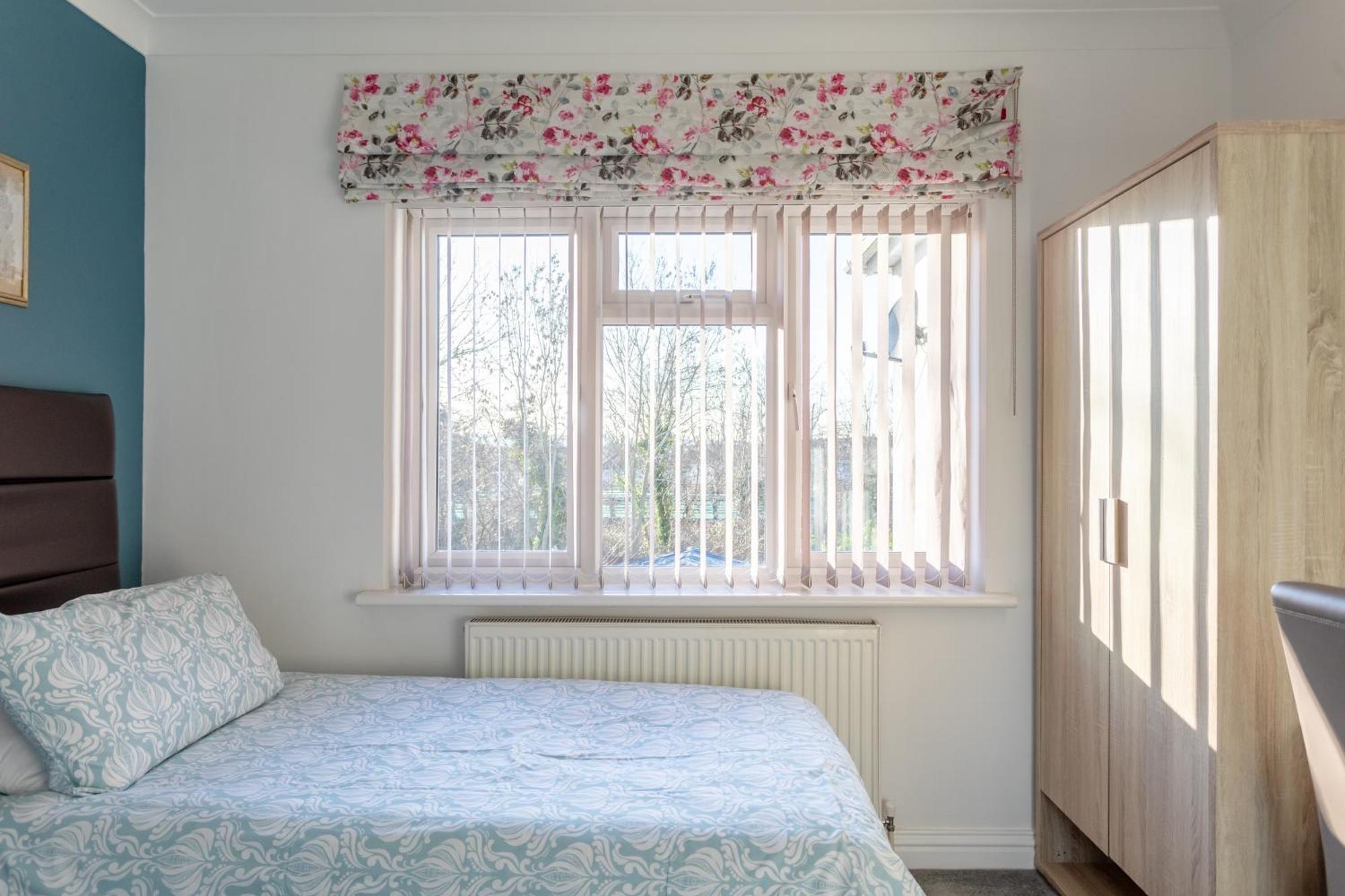 Apple House Wembley Hotel Барнет Екстериор снимка