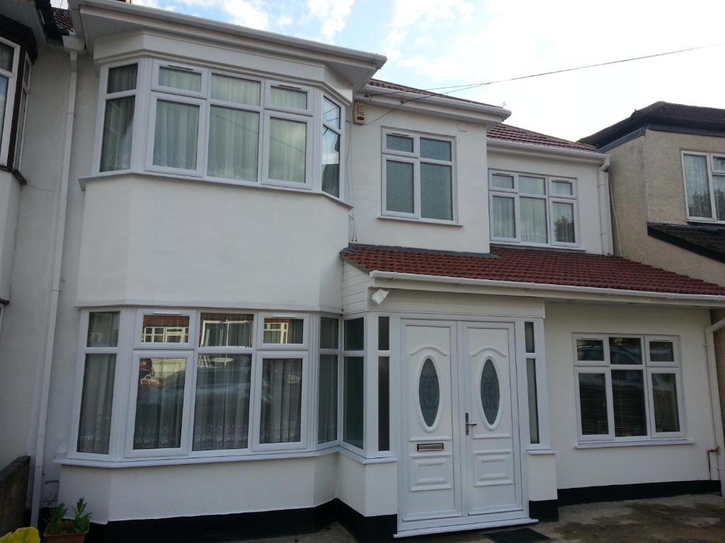 Apple House Wembley Hotel Барнет Екстериор снимка