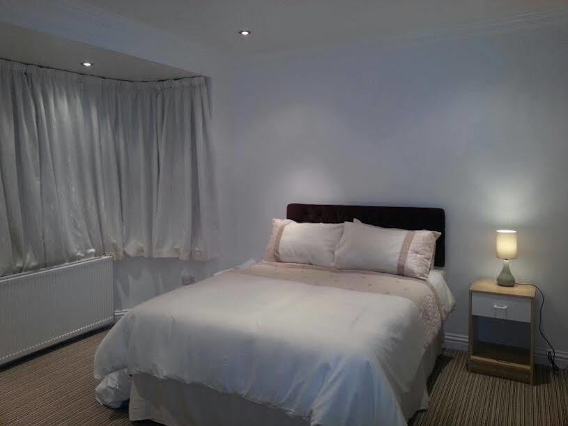 Apple House Wembley Hotel Барнет Екстериор снимка